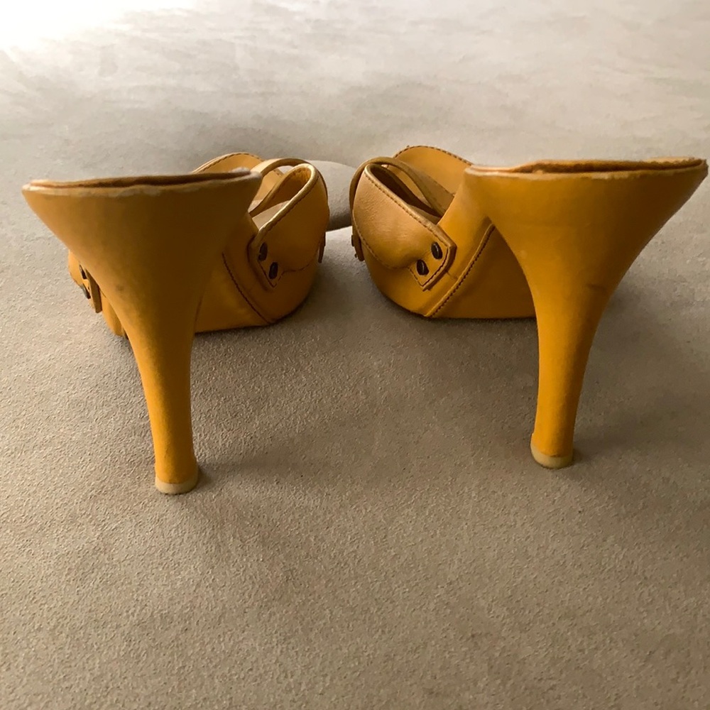 Yellow heels - Picture 5 of 8